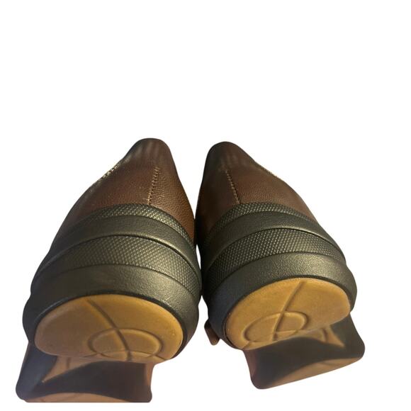 Brn/Taupe Hush Puppies Woman’s Sz 8.5, Slip On Comfort Shoes, Easy Strap around - Picture 9 of 9